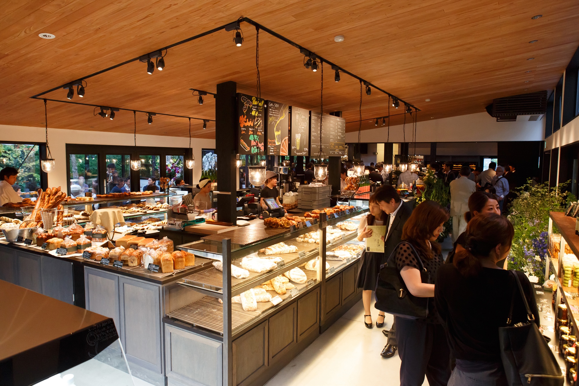 Bakery & Restaurant SAWAMURA Yuji Tanabe Architects